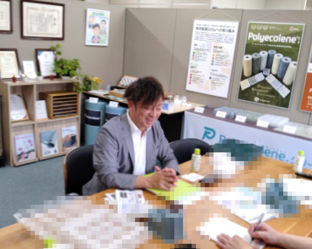 ゴム報知新聞 取材風景